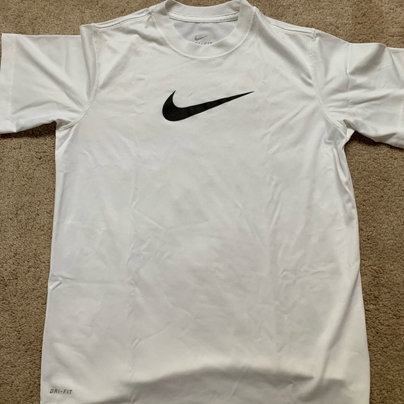 Nike boys DriFit T-shirts, white, size S and M - Picture 4 of 10